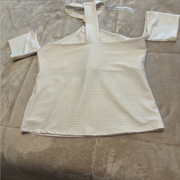 Sexy halter top with gold accent at choker neckline - Picture 5 of 6